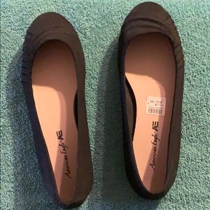 New American Eagle women’s black flats